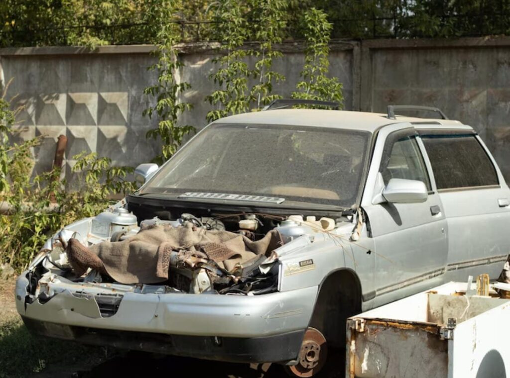 SCRAP IT, CASH IN: YOUR JUNK CAR’S FINAL FAREWELL!